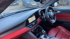 Alfa Romeo Giulia 2.0 TB 280 Veloce [Performance brake] 4dr Auto Petrol Saloon